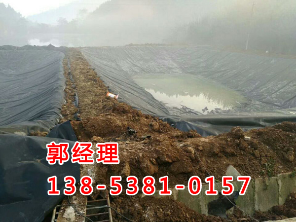 沼氣池防滲膜施工現(xiàn)場(chǎng)